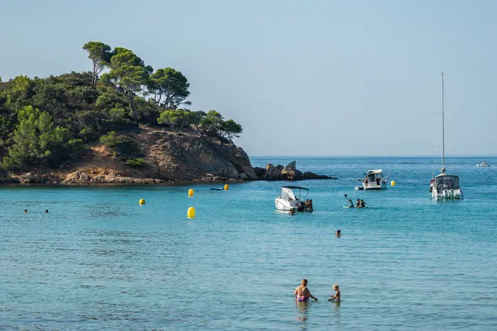Entre village médiéval, plages et massif