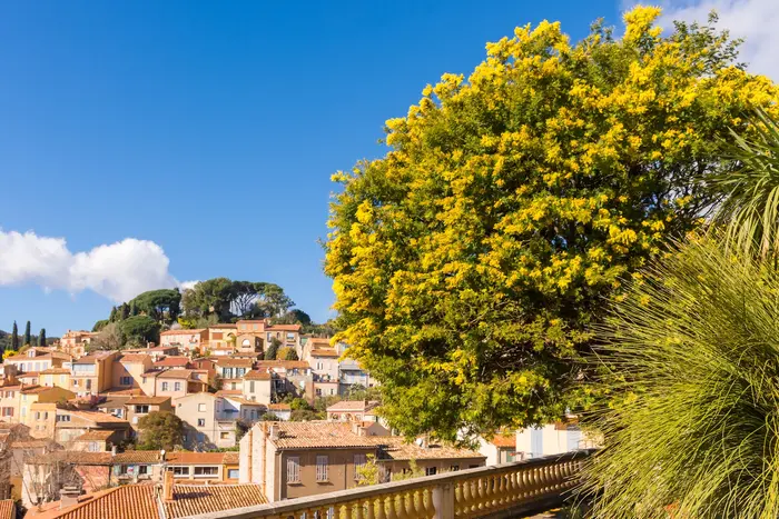 Entre village médiéval, plages et massif