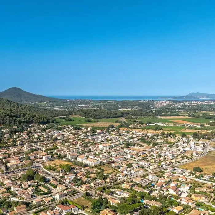 Entre villages provençaux, villes et massif