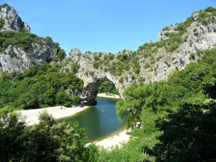 Villages, volcans et patrimoine ardéchois