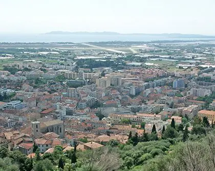 Hyères, îles et villages alentours