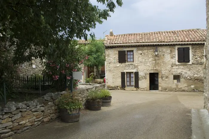 Canal, villages et cités historiques autour
