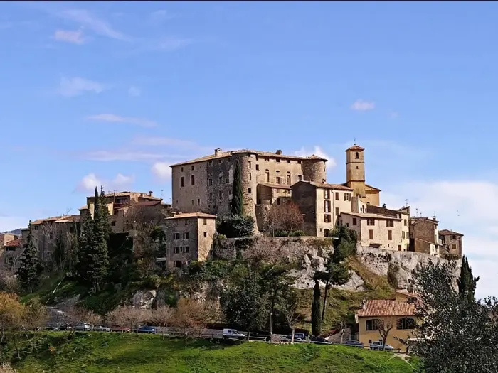 Carros Village