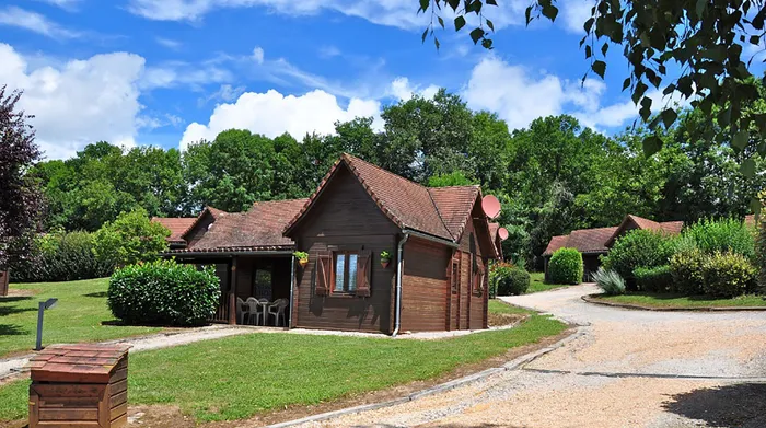 Camping - Thégra - Midi-Pyrénées - Village chalets de Thegra