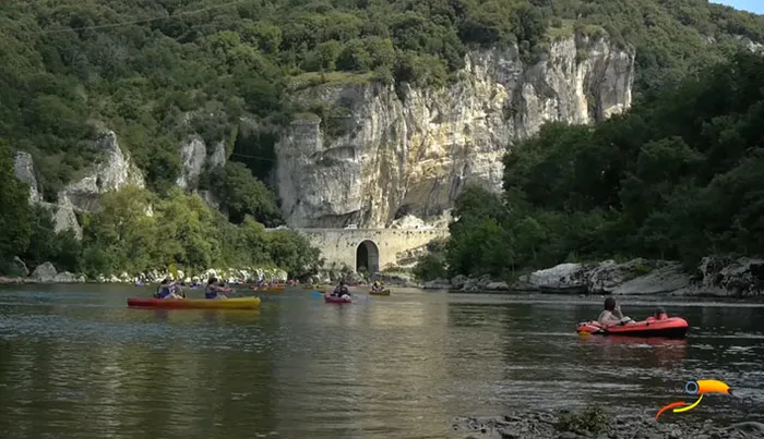 Camping - Vallon-Pont-d'Arc - Rhône-Alpes - Camping des Tunnels