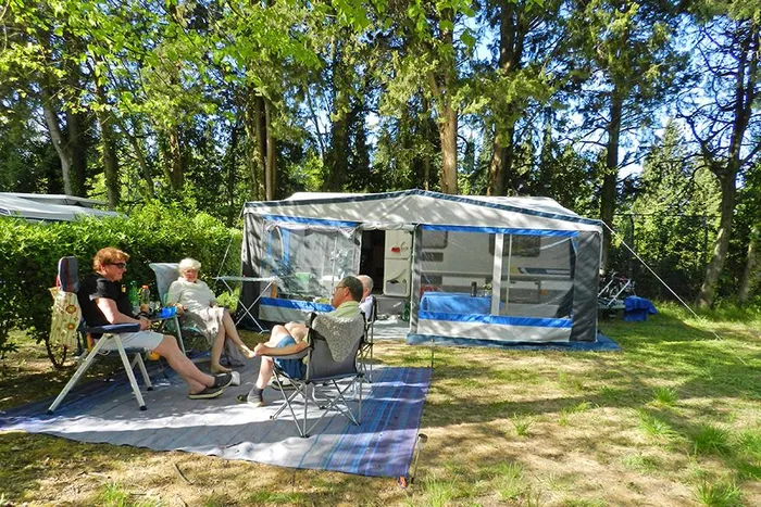 Camping - Villeneuve-lès-Avignon - Languedoc-Roussillon - La Laune
