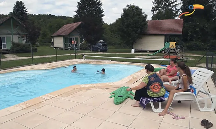 Camping - Cravant - Bourgogne - Village chalets Le Rû du Pré