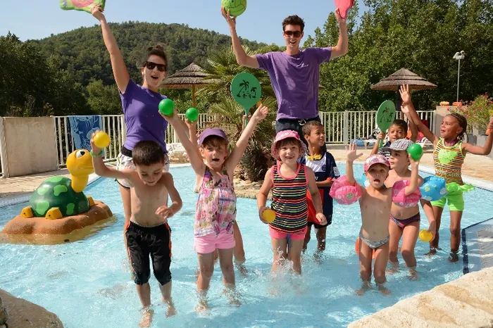 Camping - La Colle-sur-Loup - Provence-Alpes-Côte d'Azur - Les Pinèdes
