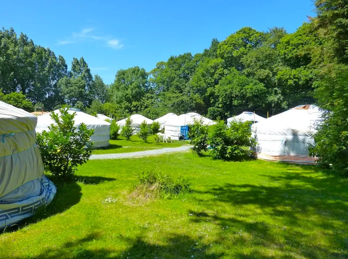 Camping - Plouénan - Bretagne - Mer et Yourtes
