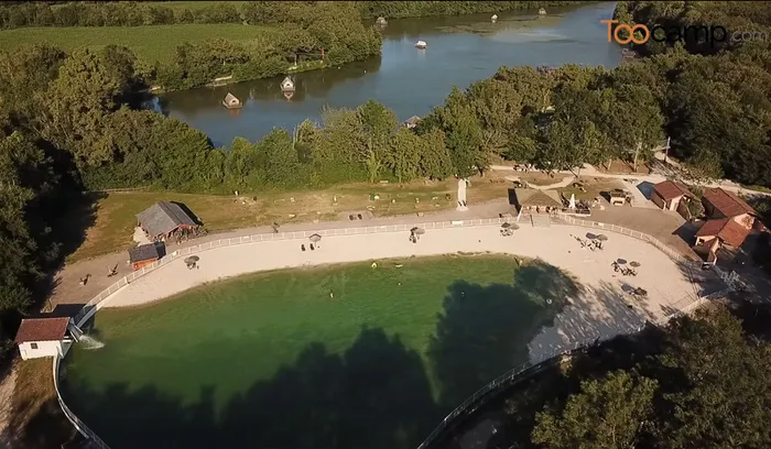 Camping - Saint-Paul-de-Varax - Rhône-Alpes - Domaine de la Dombes