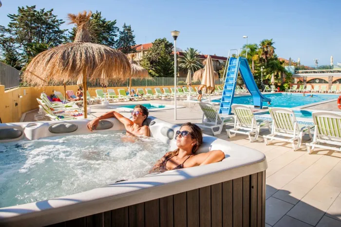 Camping avec jacuzzi - 1099 - campings
