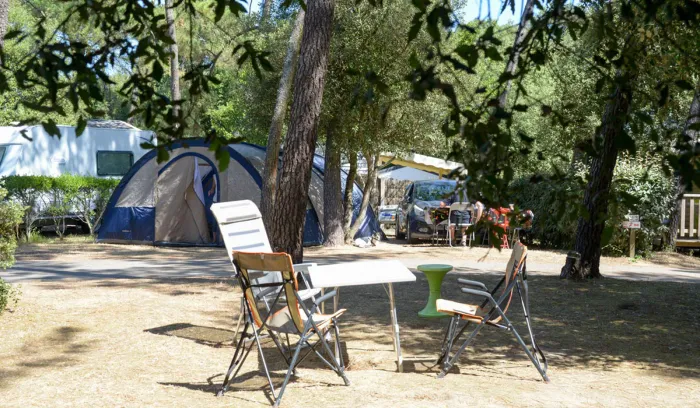 Emplacement camping pour tente et camping-car - Le Guide