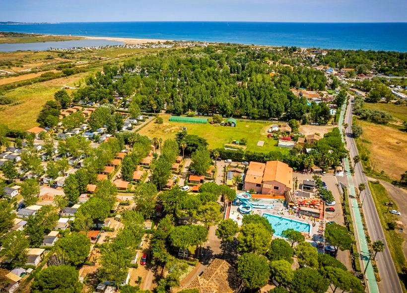 Plage 🌴, piscine et toboggans en Méditerranée ! Dès 196 € la semaine en bord de mer en mobil-home 4 personnes | 6370